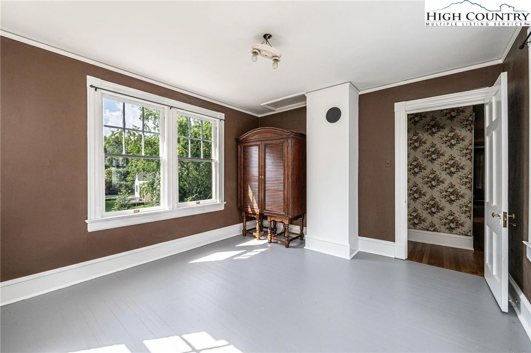 Image number 14 for the current listing