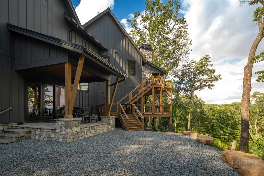 Image number 19 for the current listing