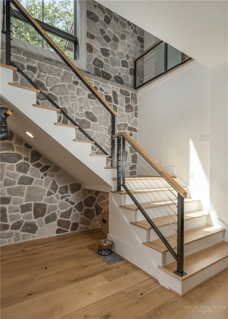 Image number 3 for the current listing