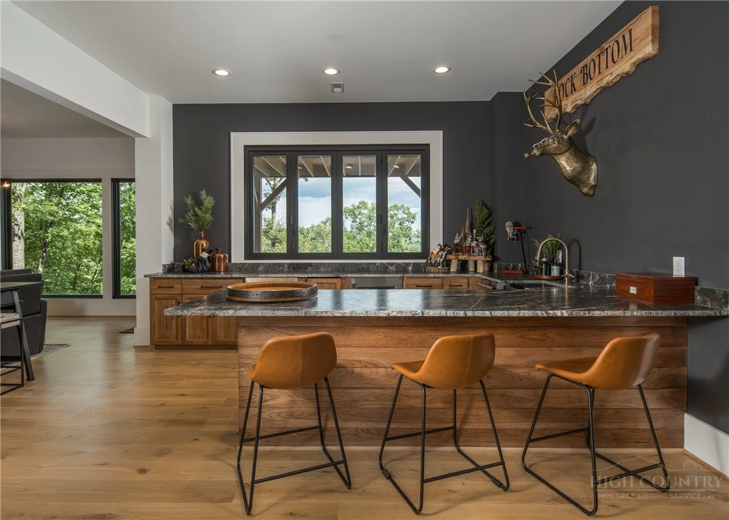 Image number 5 for the current listing