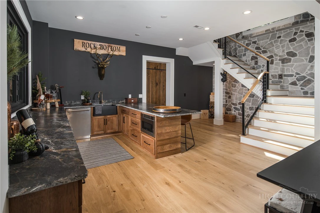 Image number 7 for the current listing