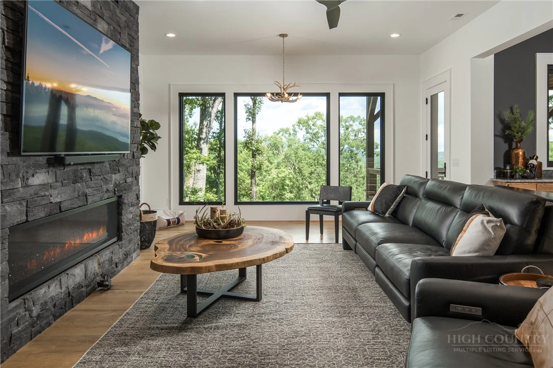 Image number 9 for the current listing