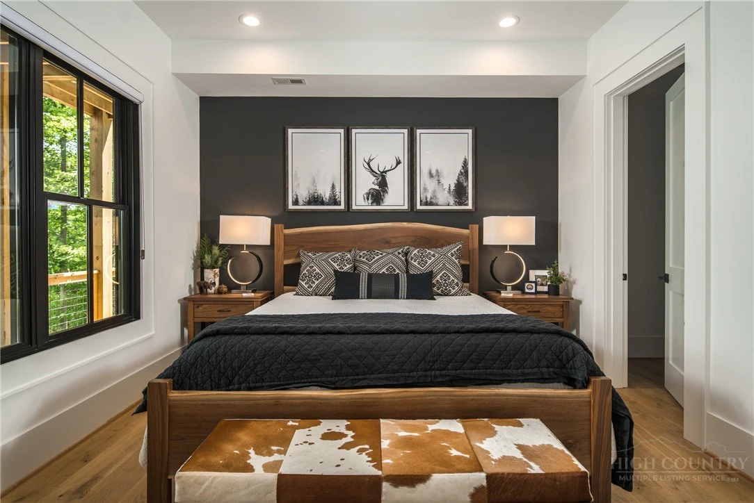 Image number 2 for the current listing