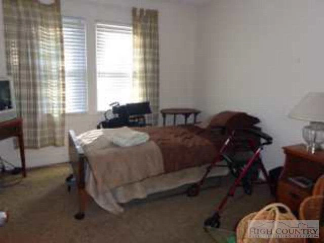 Image number 5 for the current listing