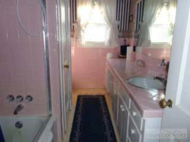 Image number 4 for the current listing