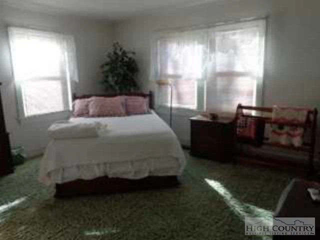Image number 3 for the current listing
