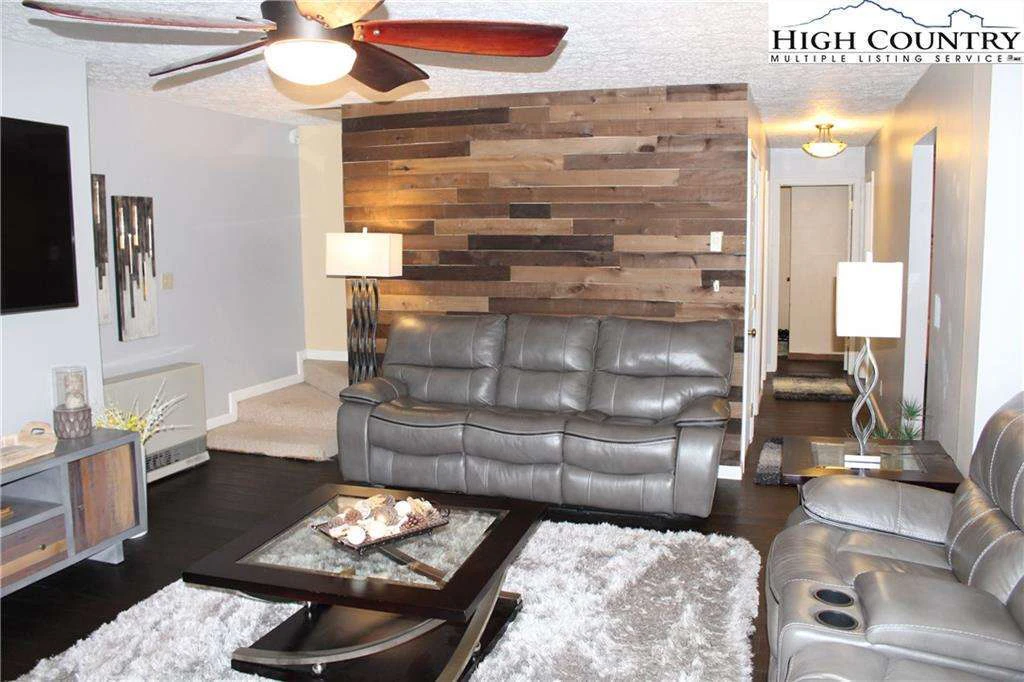 Image number 2 for the current listing