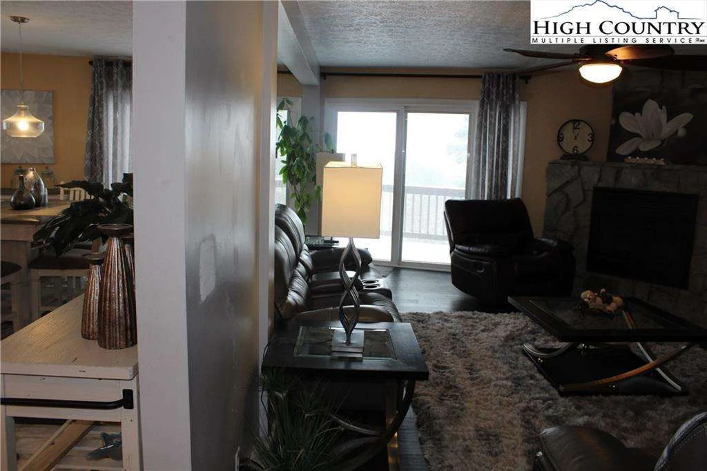 Image number 11 for the current listing