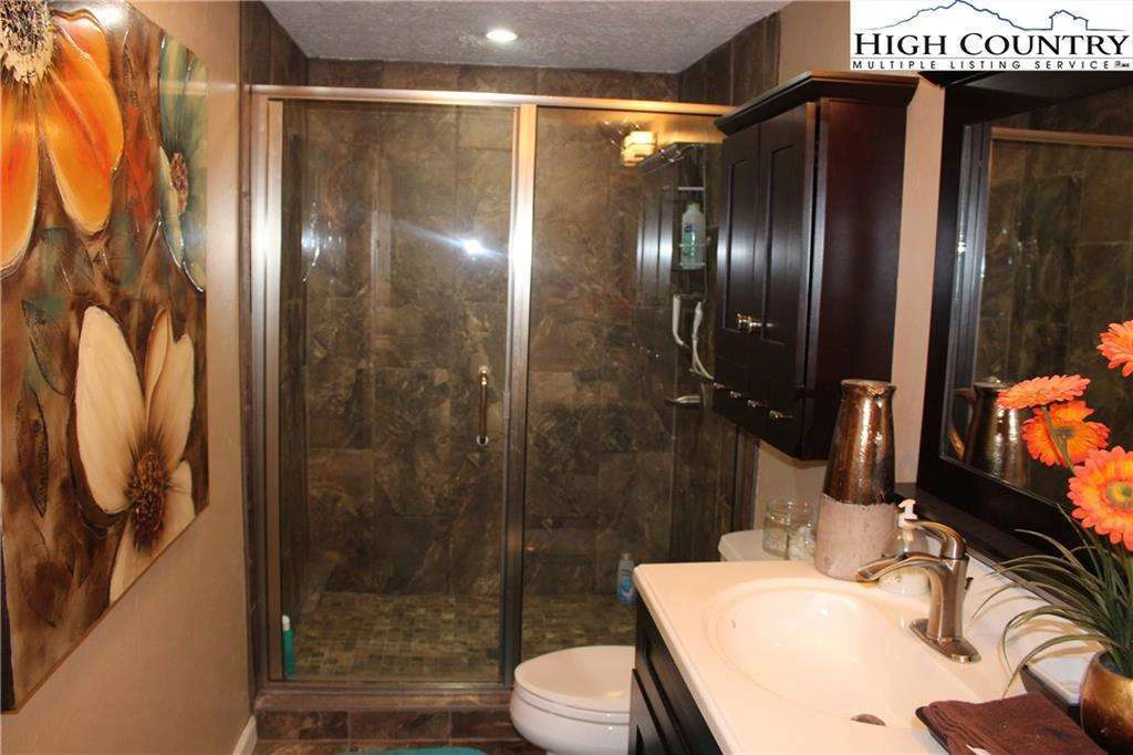 Image number 9 for the current listing