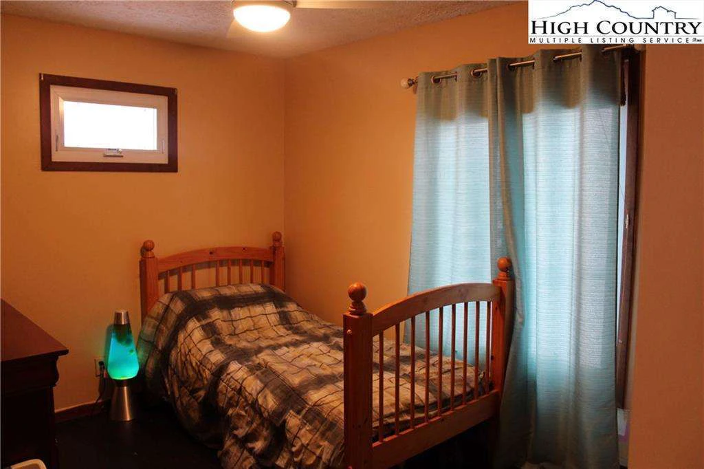 Image number 7 for the current listing