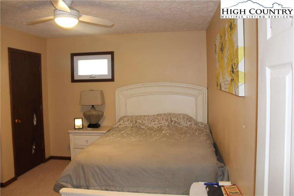 Image number 6 for the current listing