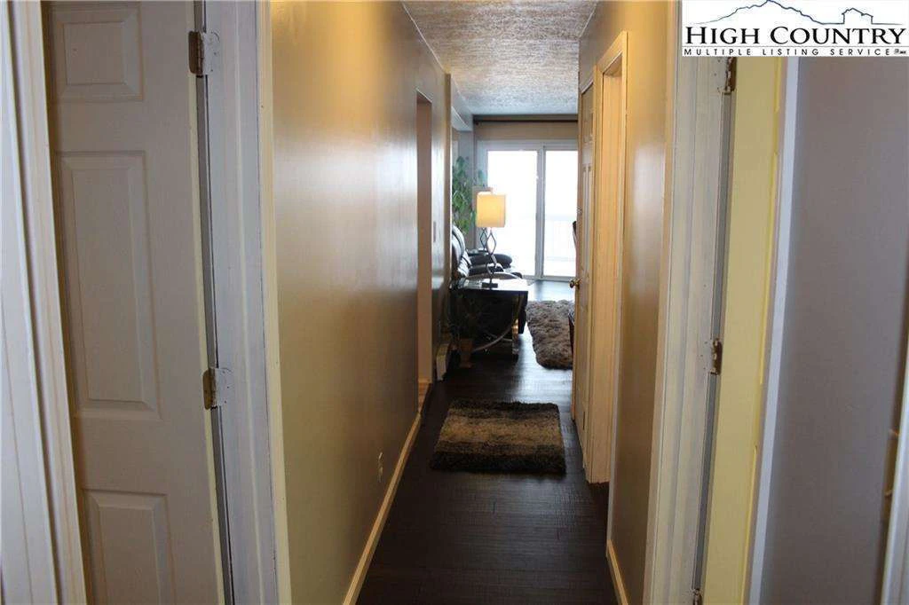 Image number 4 for the current listing