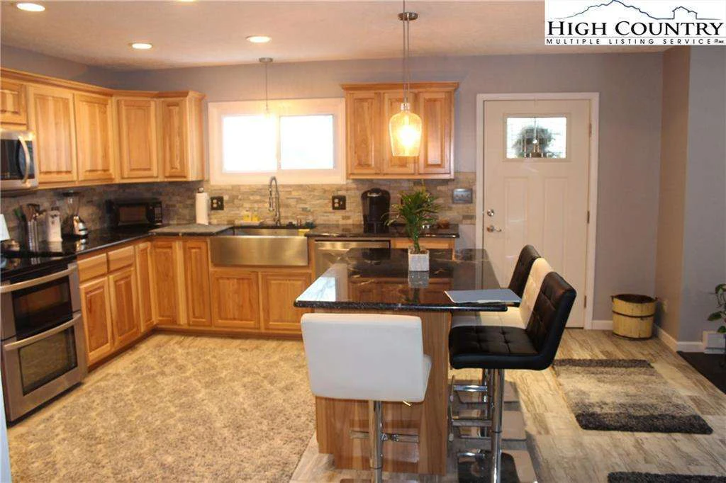 Image number 15 for the current listing