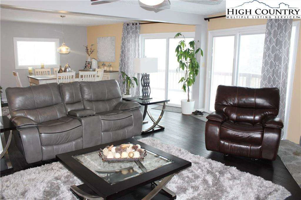 Image number 14 for the current listing