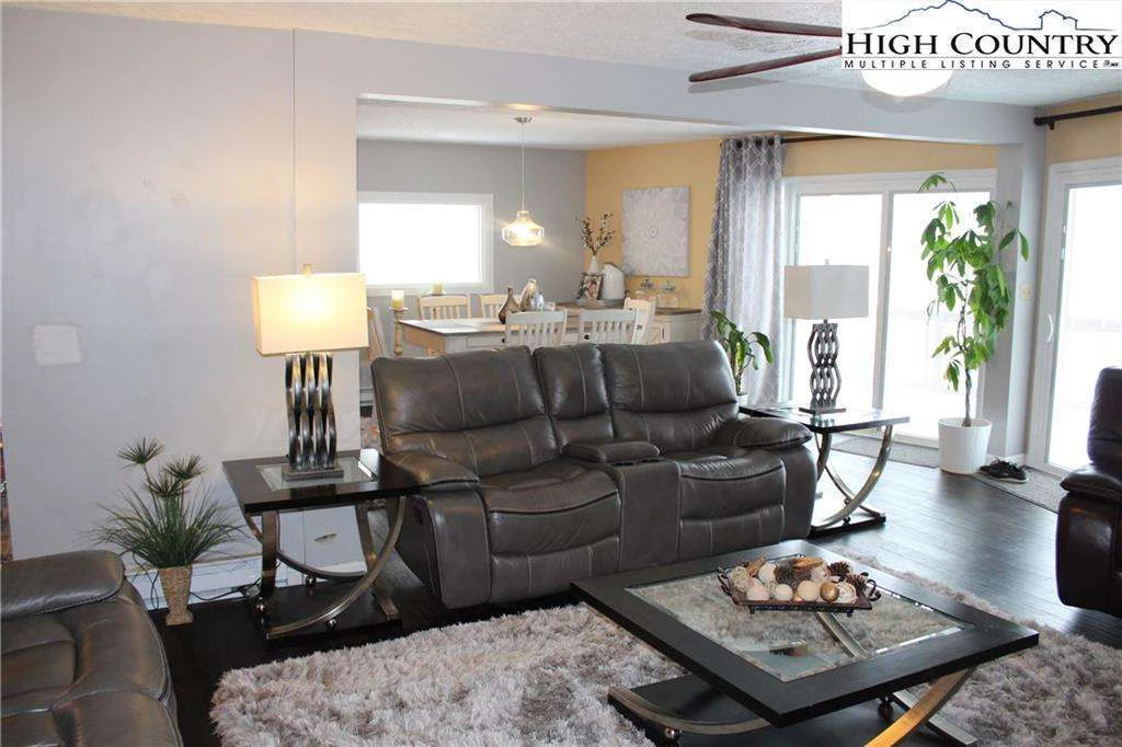 Image number 13 for the current listing