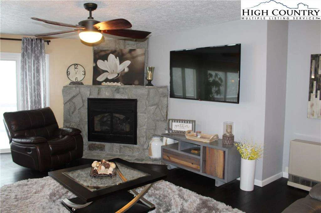 Image number 12 for the current listing