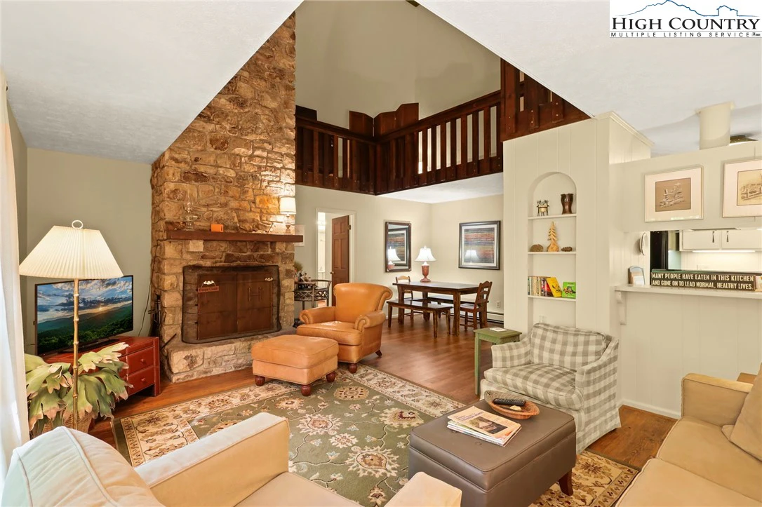 Image number 18 for the current listing