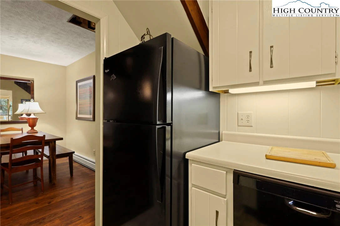 Image number 2 for the current listing