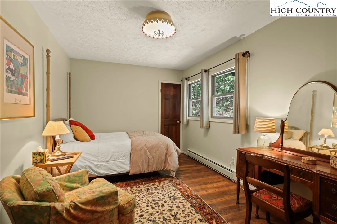 Image number 8 for the current listing
