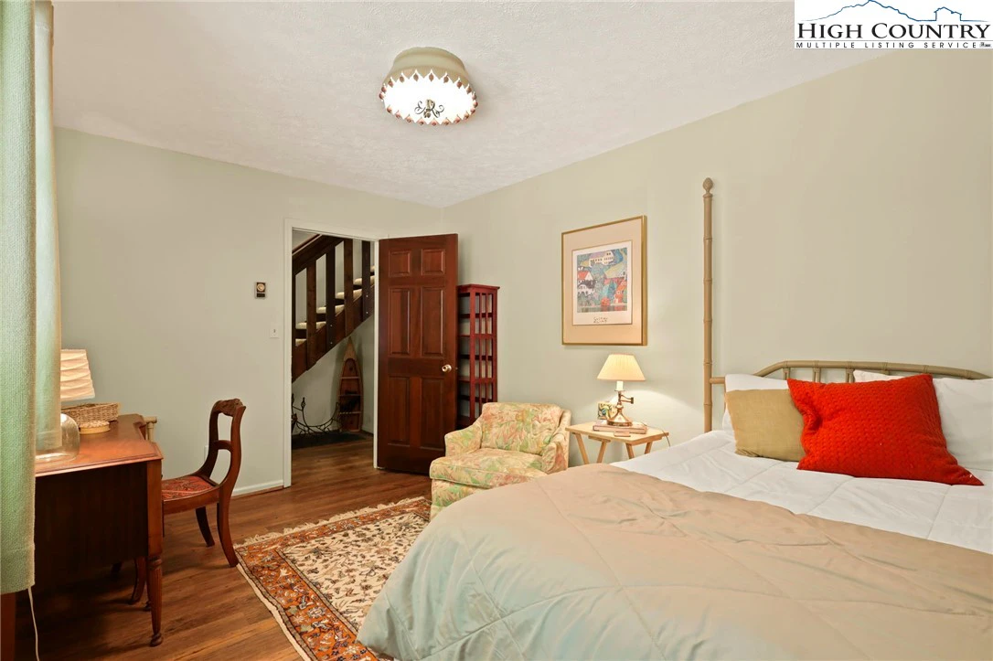 Image number 7 for the current listing