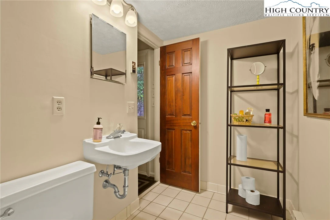 Image number 6 for the current listing