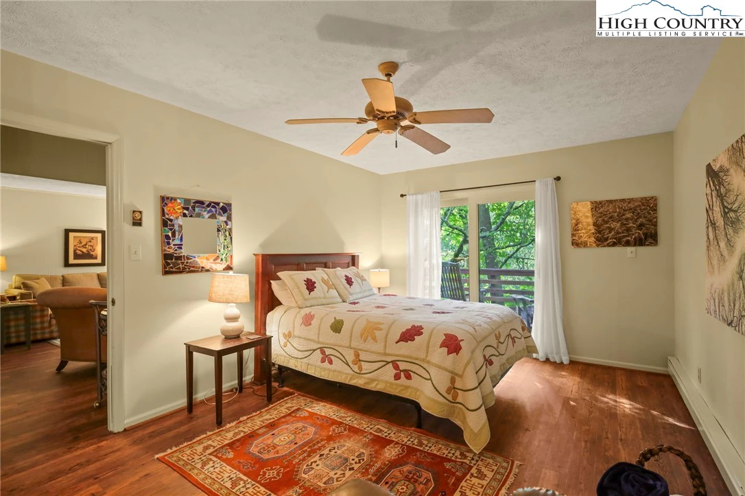 Image number 4 for the current listing