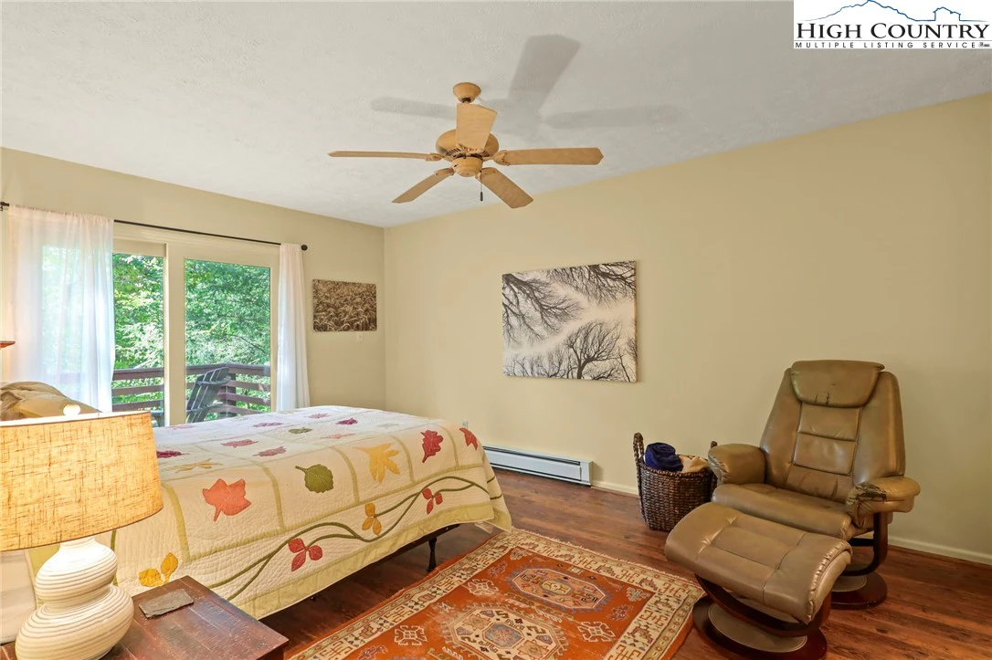 Image number 3 for the current listing