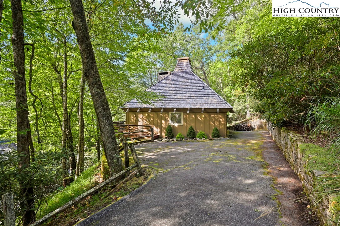 Image number 29 for the current listing