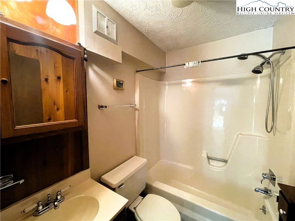 Image number 5 for the current listing
