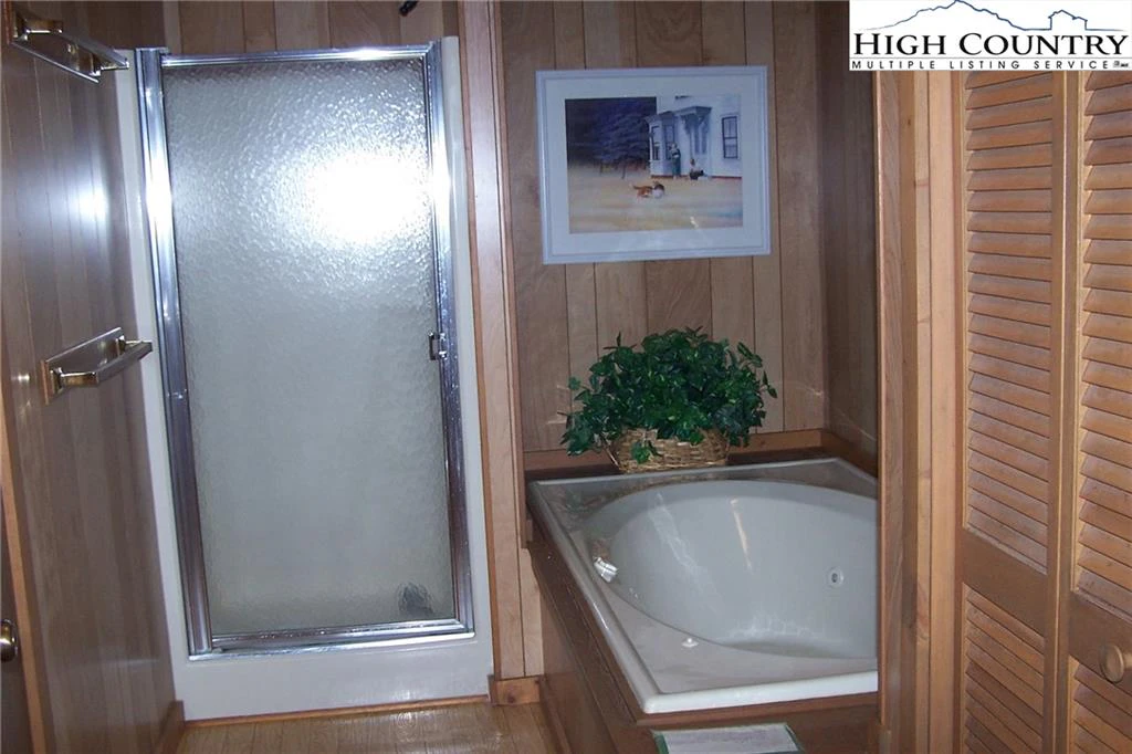 Image number 9 for the current listing