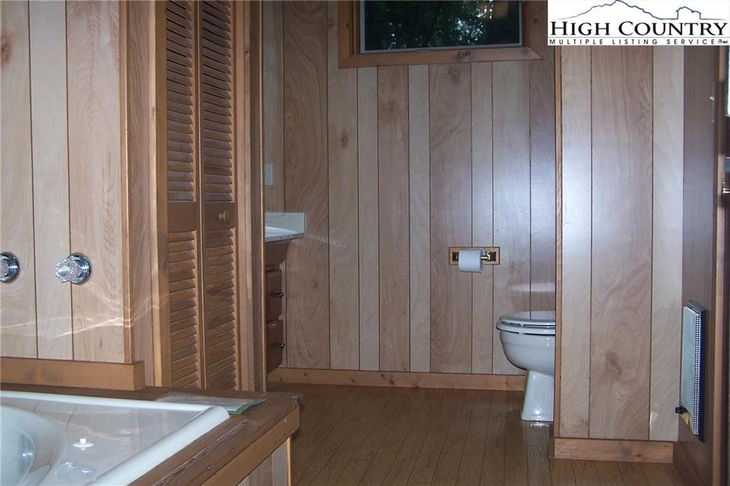 Image number 8 for the current listing
