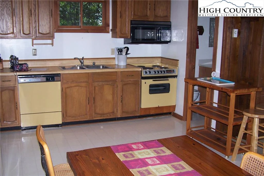 Image number 19 for the current listing