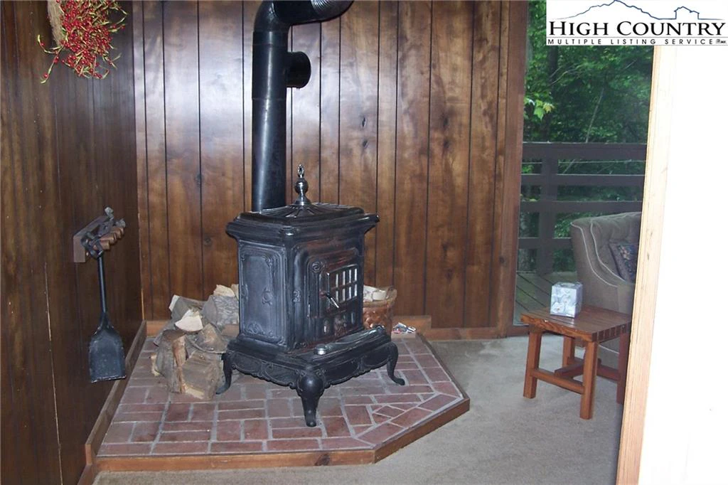 Image number 16 for the current listing
