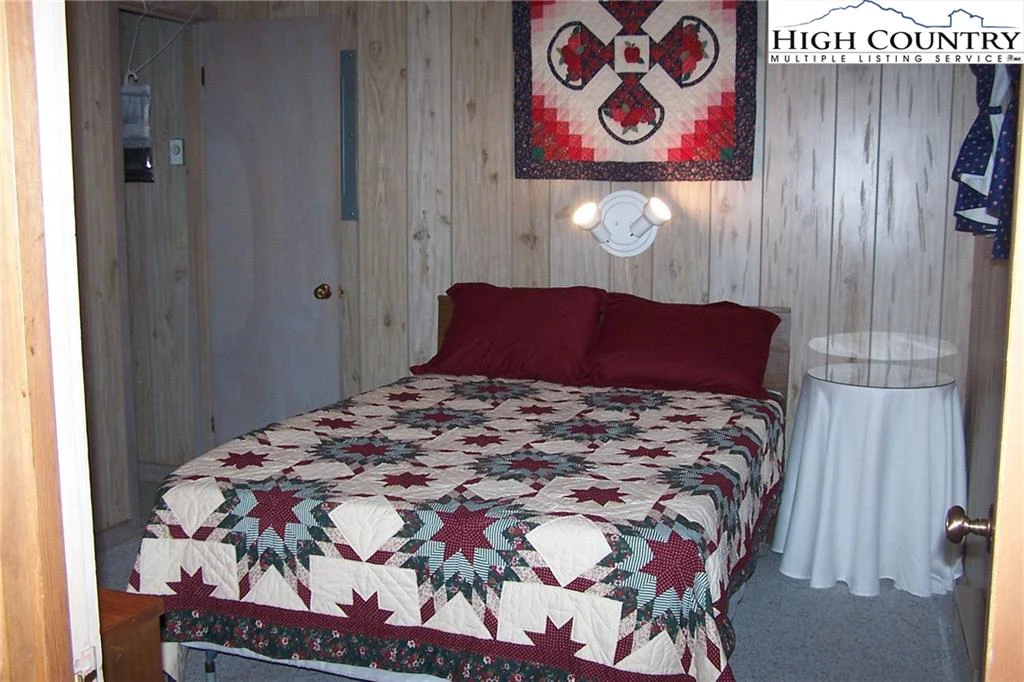 Image number 15 for the current listing