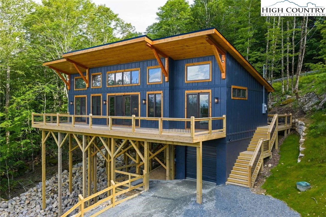 Image number 1 for the current listing