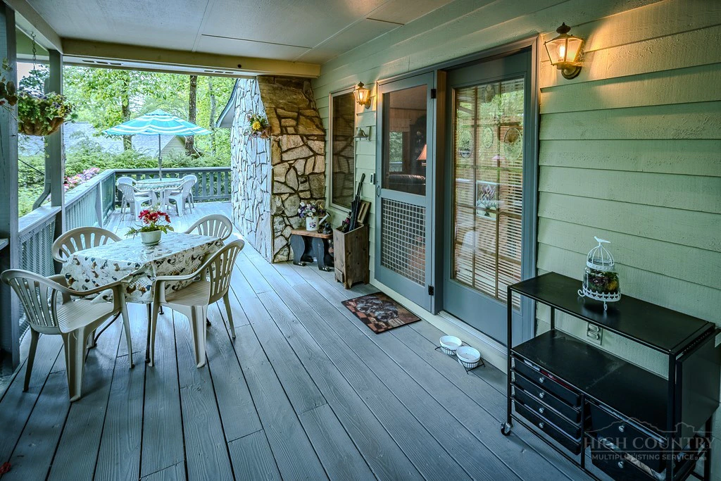 Image number 10 for the current listing