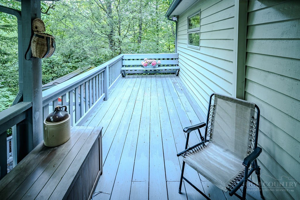 Image number 14 for the current listing
