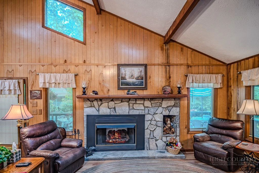 Image number 18 for the current listing