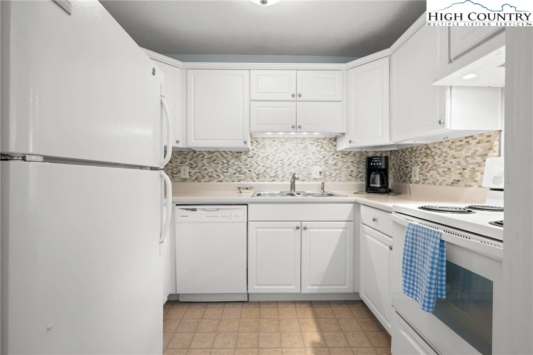 Image number 12 for the current listing