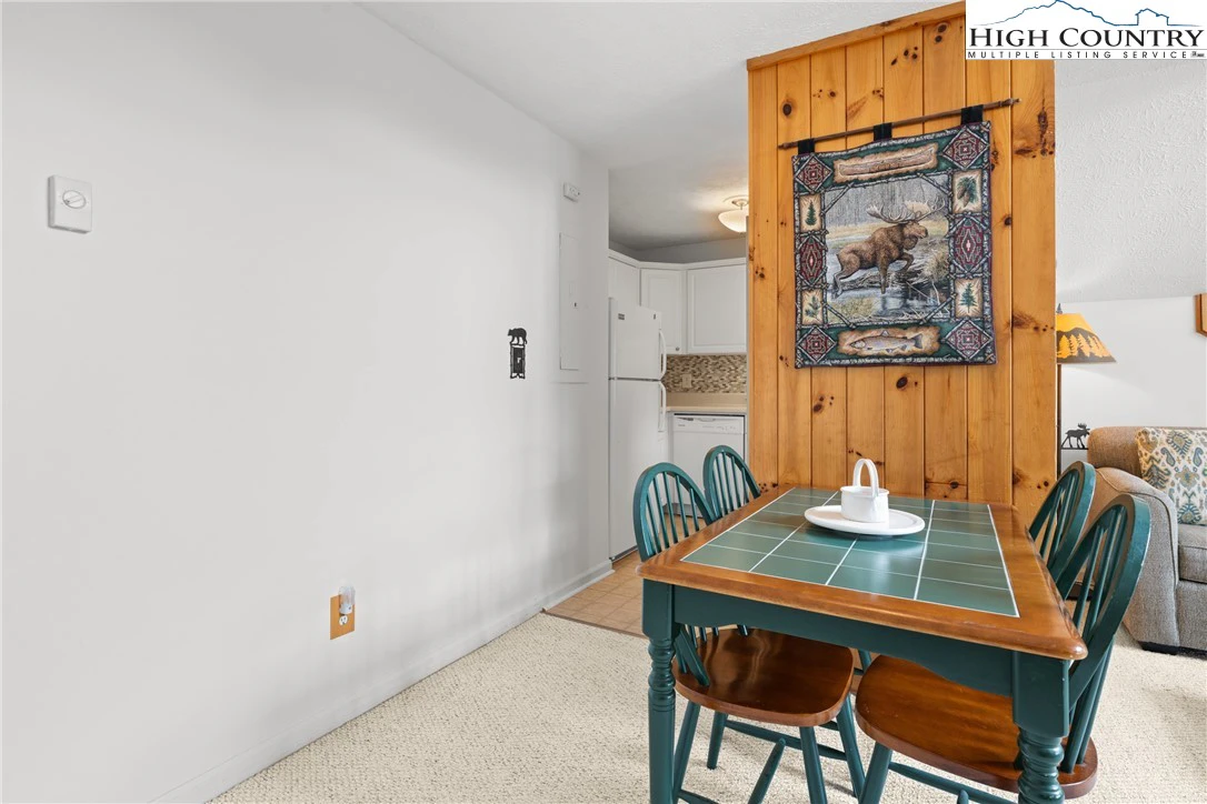 Image number 14 for the current listing