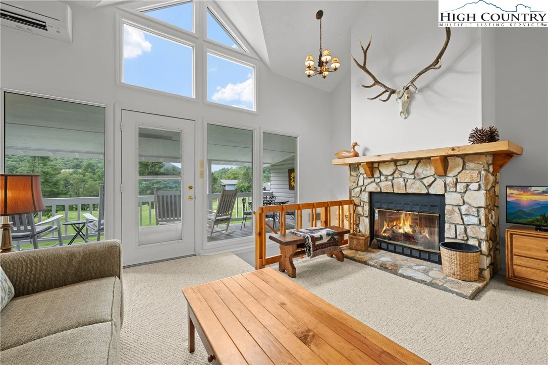 Image number 11 for the current listing