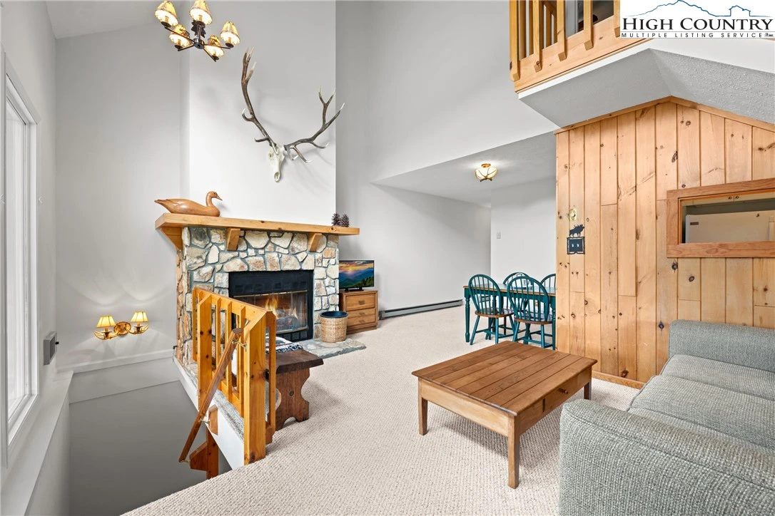 Image number 19 for the current listing