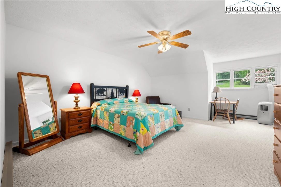 Image number 15 for the current listing