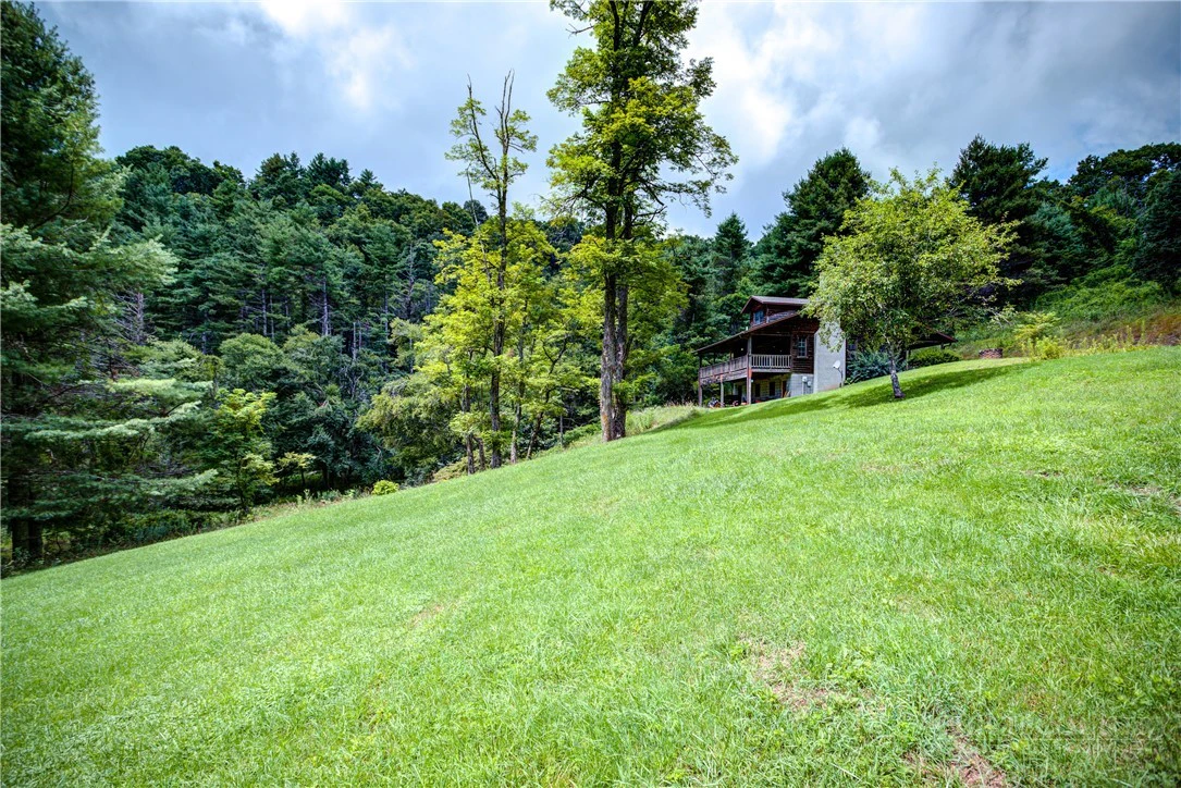 Image number 16 for the current listing
