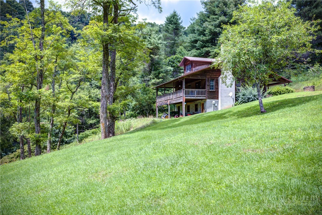 Image number 17 for the current listing