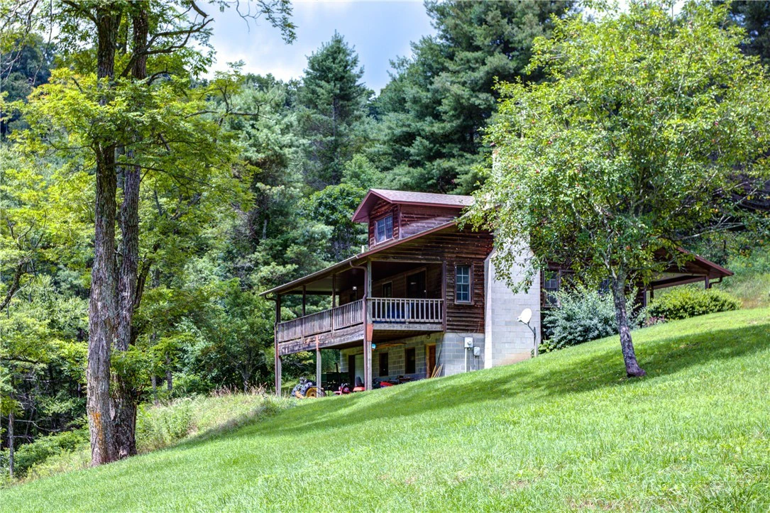 Image number 18 for the current listing