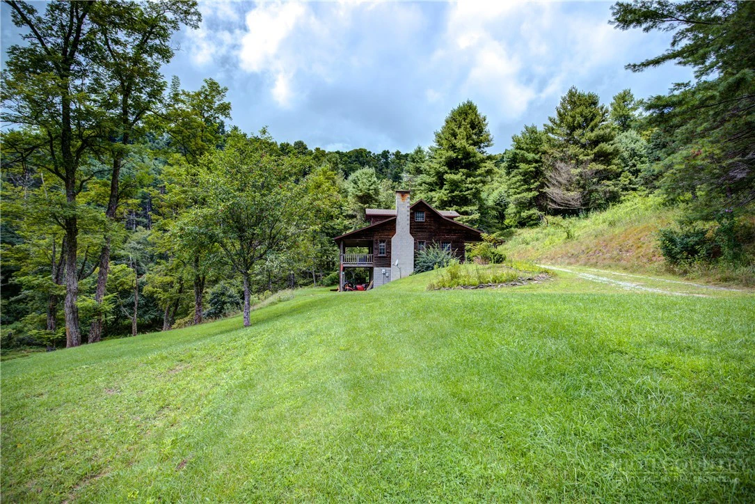Image number 19 for the current listing