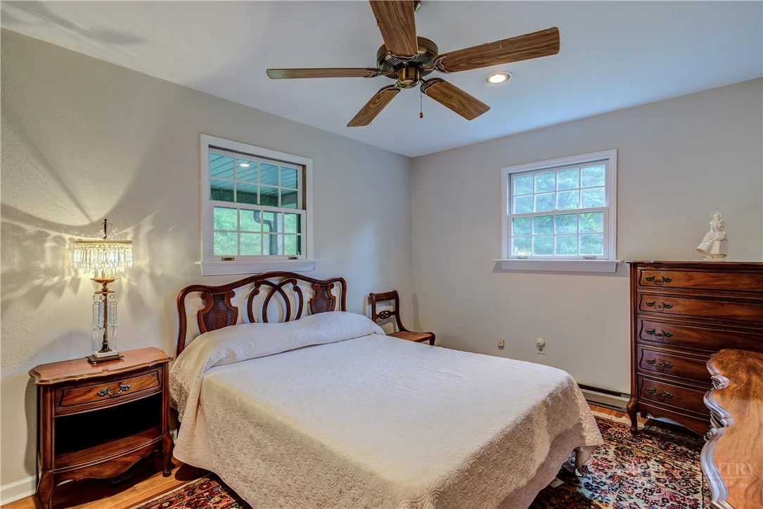 Image number 21 for the current listing