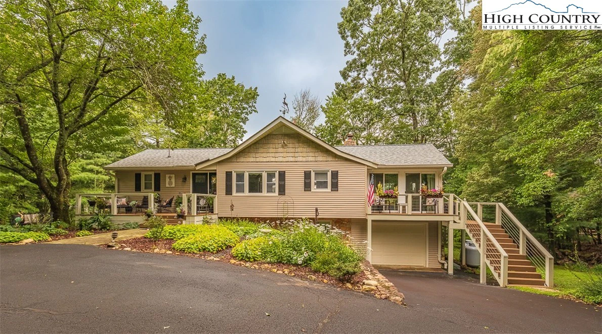 Image number 3 for the current listing