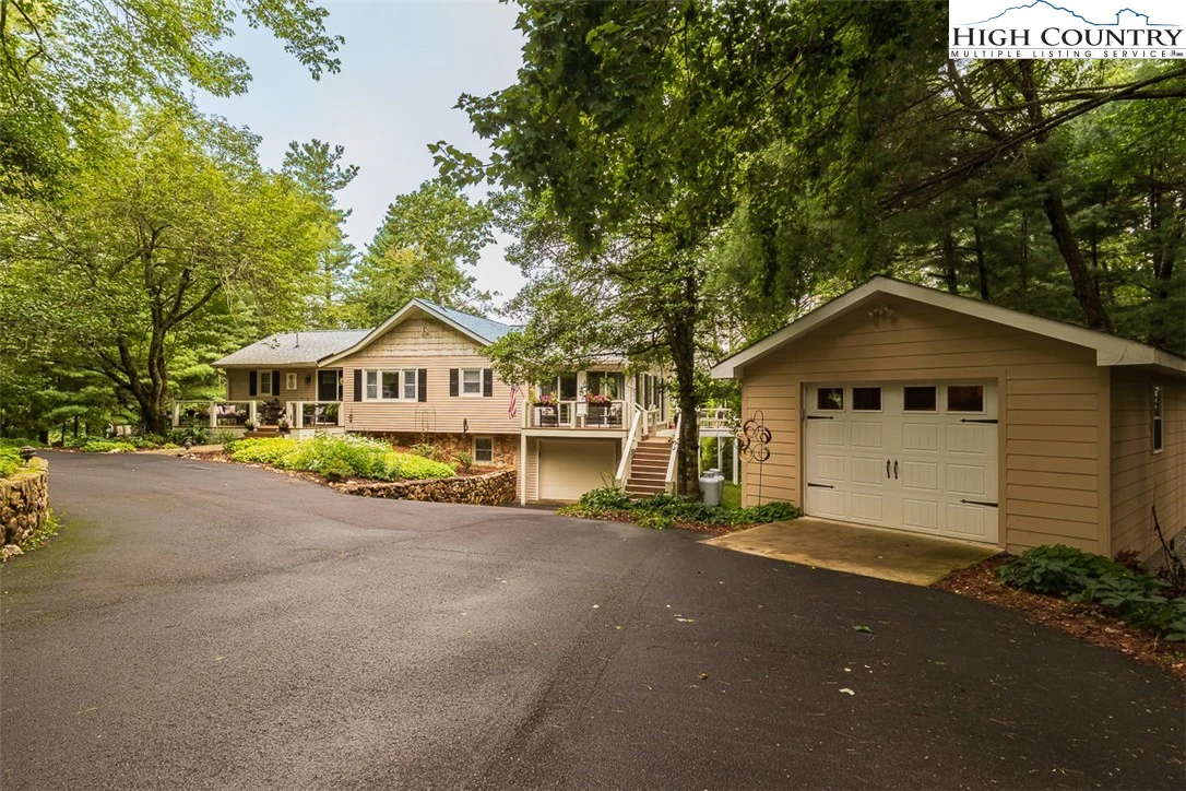 Image number 12 for the current listing